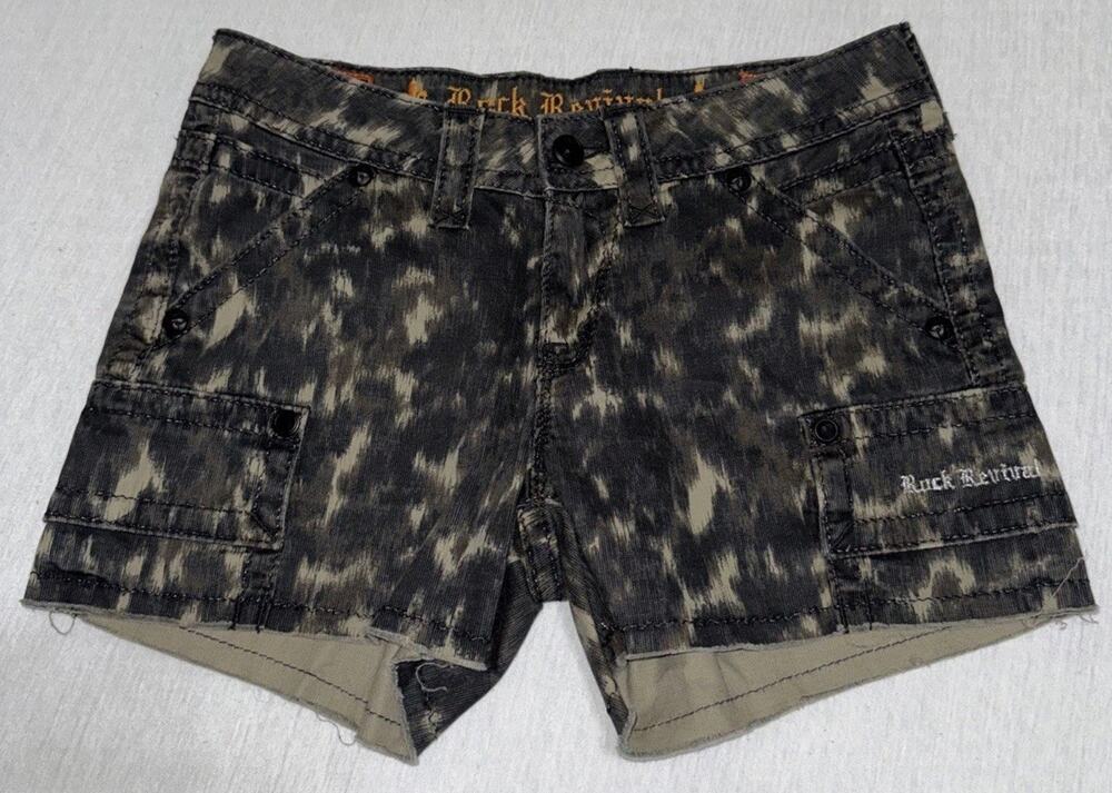 Rock Revival Women’s Cargo Shorts Size 27 Camo Embellished Bling Y2K EUC
